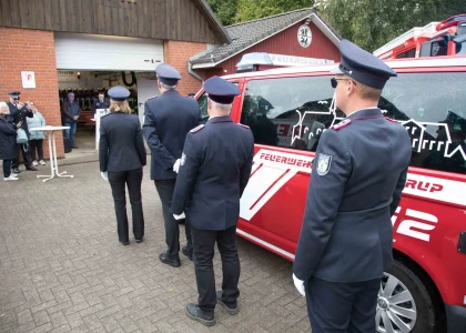 Feuerwehr Norderbrarup erhält Mehrzweckfahrzeug – Bild 26
